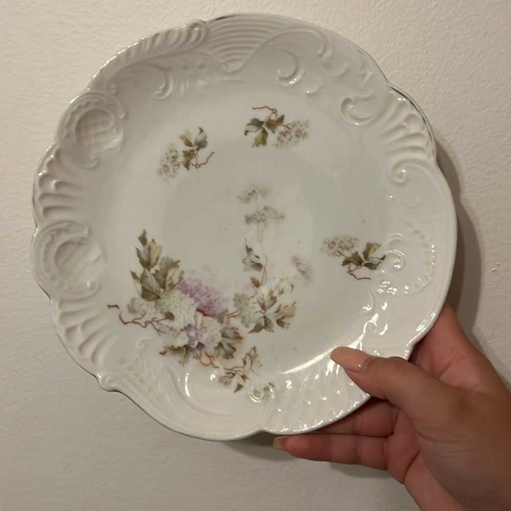 Purple, simple flower plate